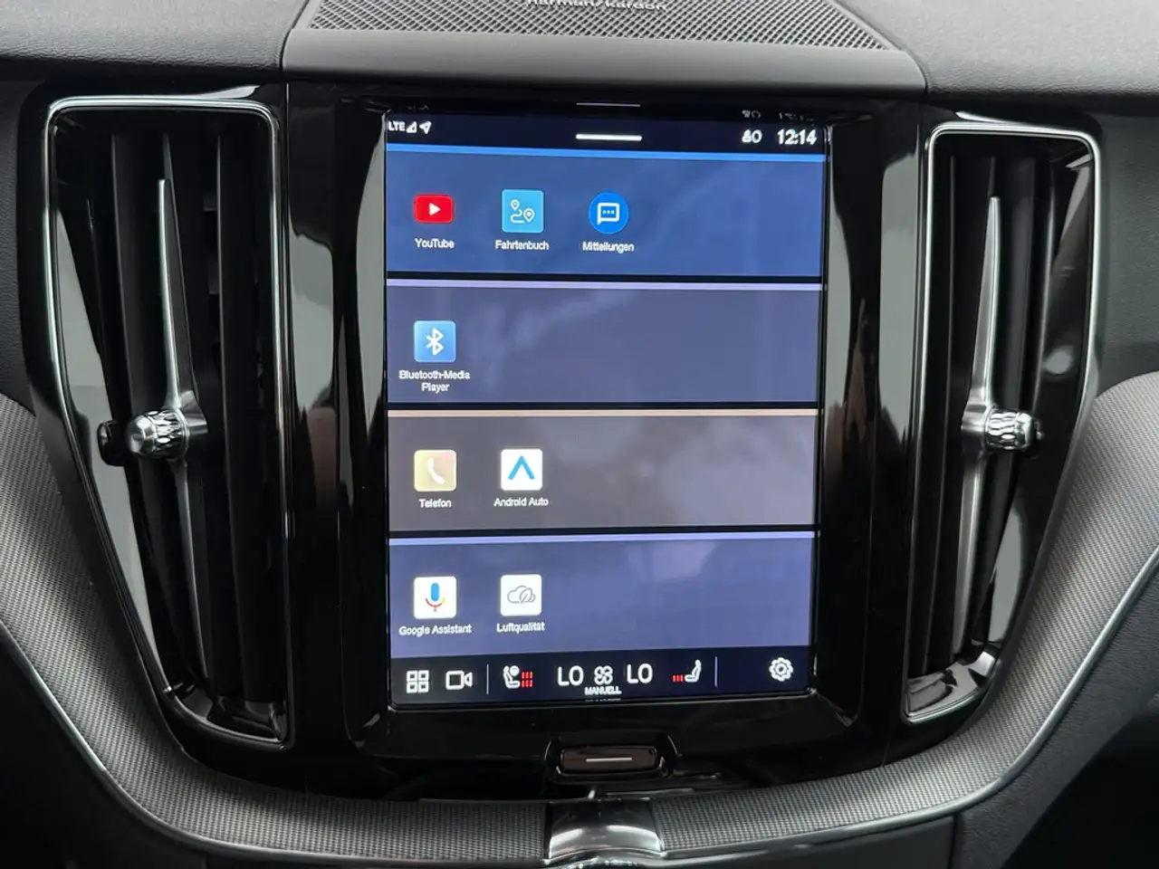 Volvo XC60 B5 AWD Plus Dark *Ganzjahres*ACC*BLIS*Voll-LED* — Vehicle gallery 29