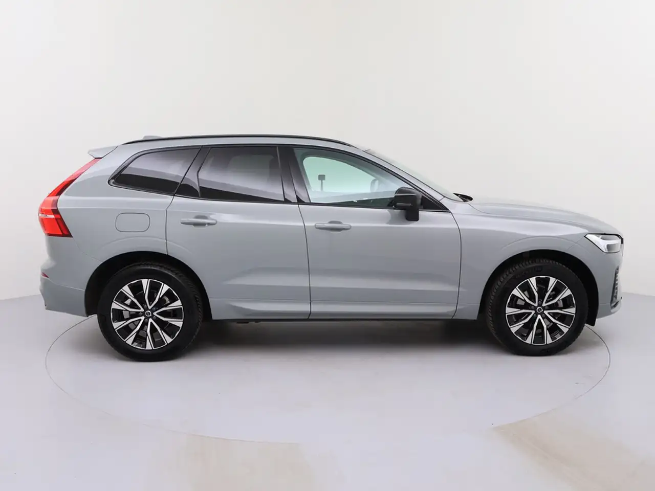 Volvo XC60 B5 AWD Plus Dark *Ganzjahres*ACC*BLIS*Voll-LED* — Vehicle gallery 4