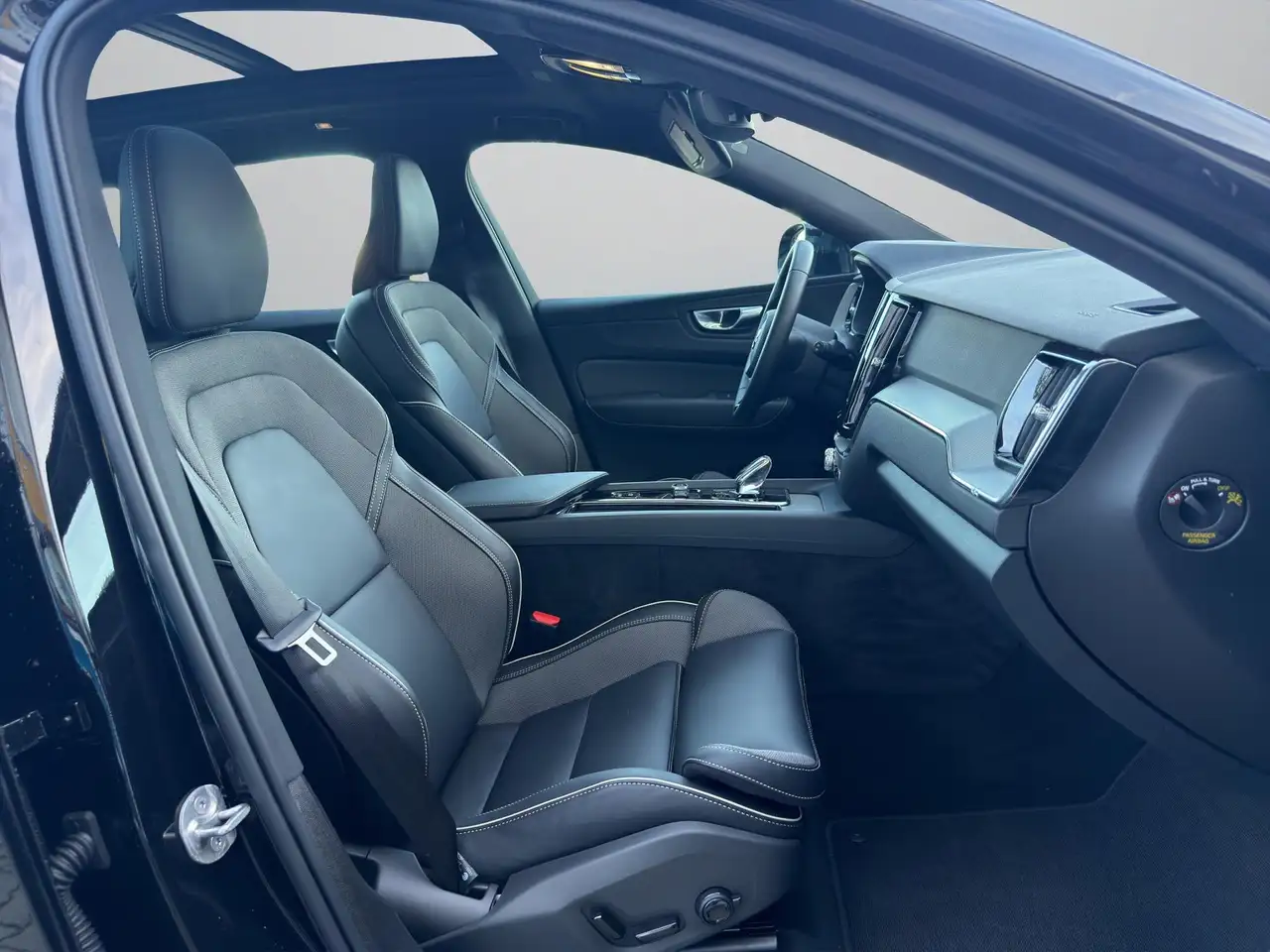 Volvo XC60 XC 60 T6 AWD Ultra Black Ed. Plug-In 21 Zoll — Vehicle gallery 17