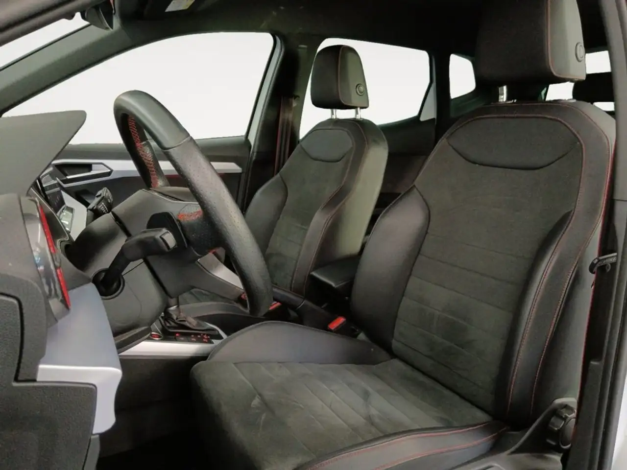SEAT Arona 1.5 TSI S&S FR DSG7 XM 150 — Galería del vehículo 8