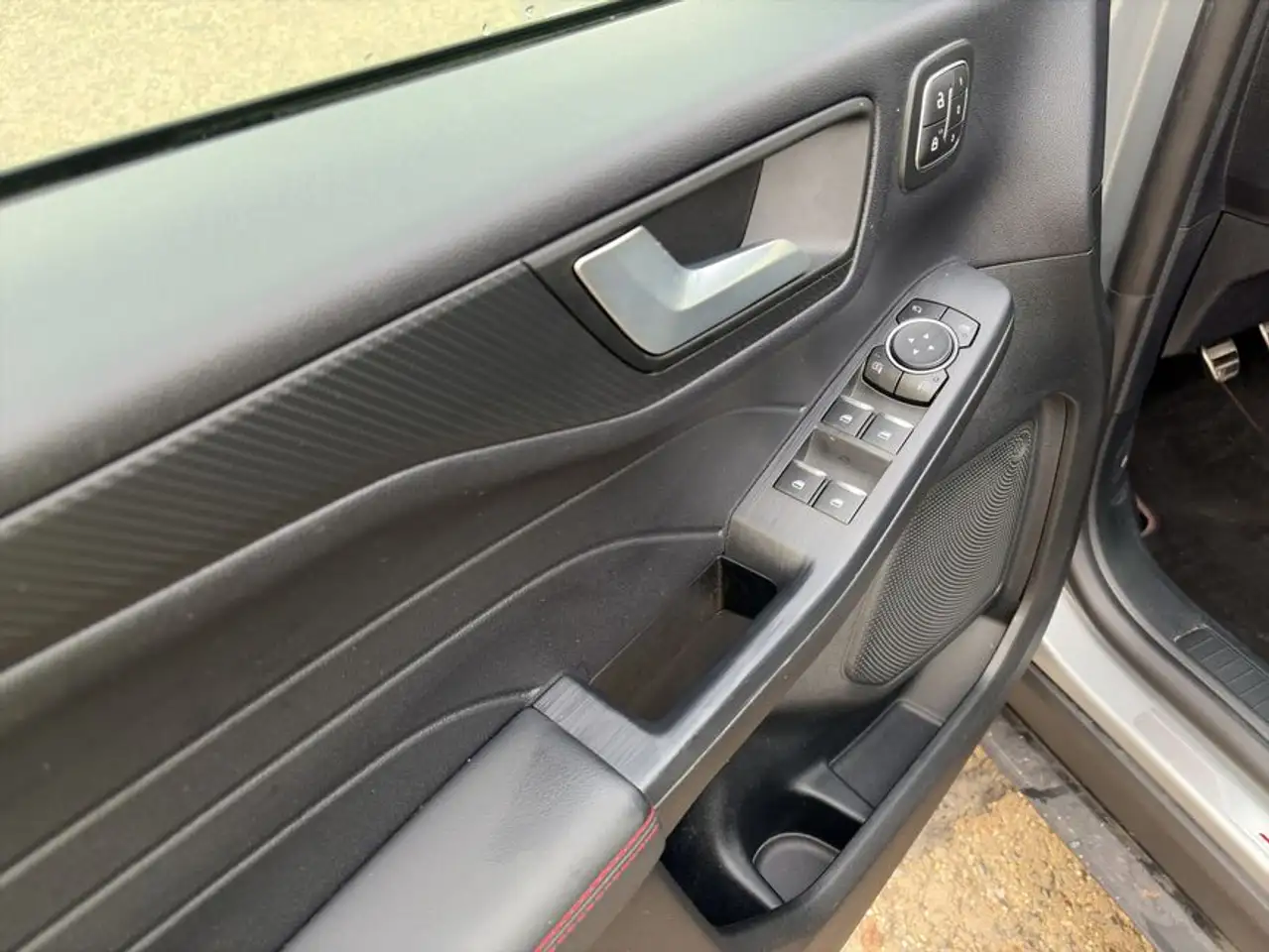 Ford Kuga 1.5 EcoBoost ST-LINE X — معرض صور السيارة 15