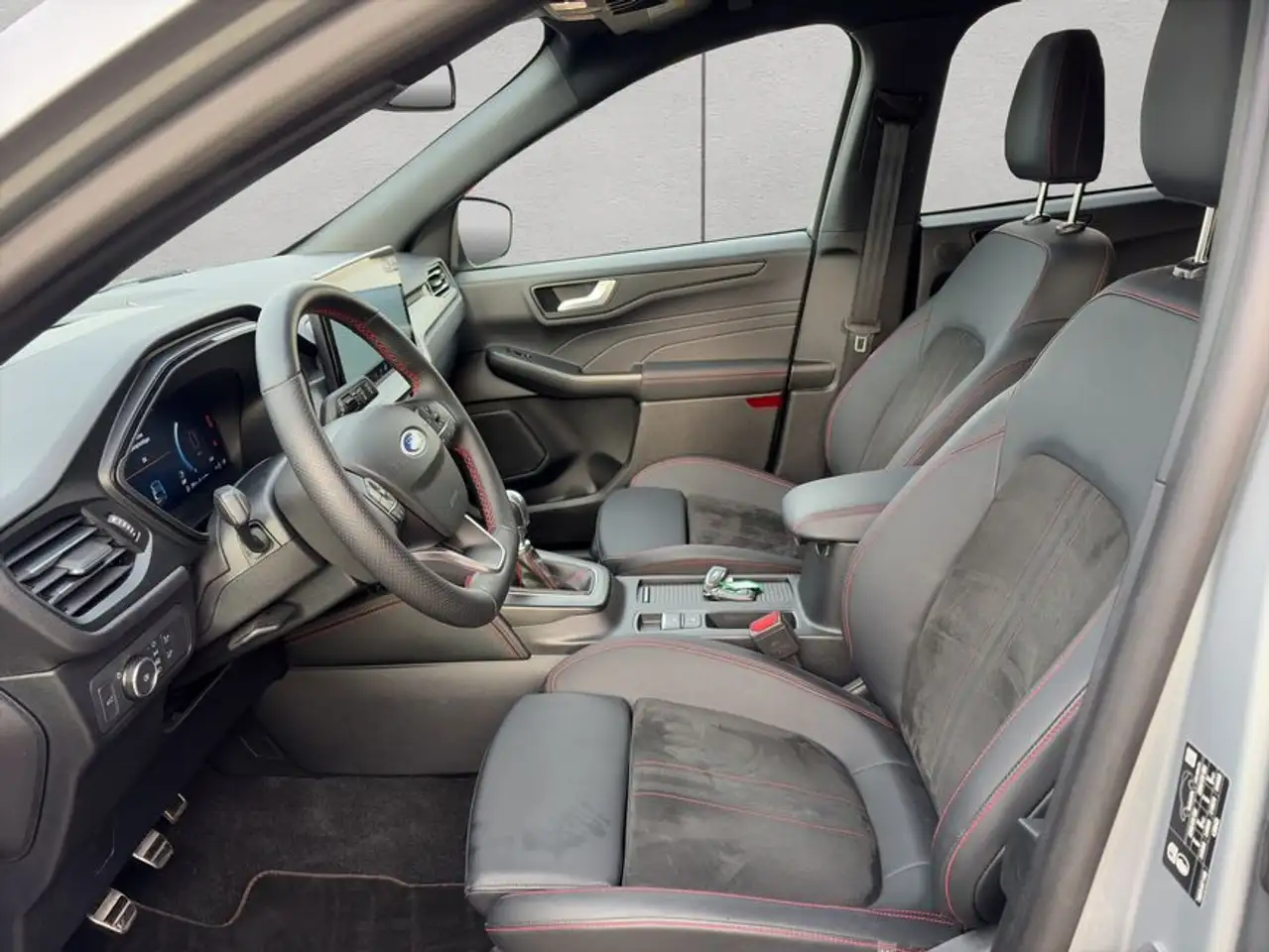 Ford Kuga 1.5 EcoBoost ST-LINE X — معرض صور السيارة 9