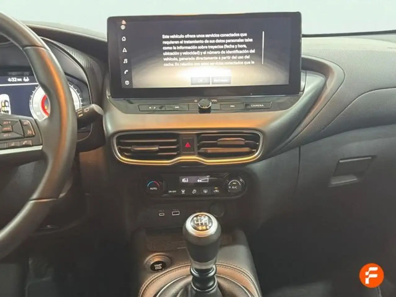 Nissan Juke DIG-T 84 kW (114 CV) 6M/T N-Connecta — معرض صور السيارة 8
