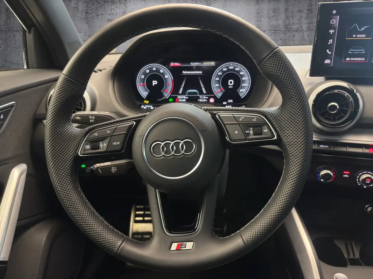 Audi Q2 35 TFSI S line S tronic LED+Optikpak. schwarz — معرض صور السيارة 16