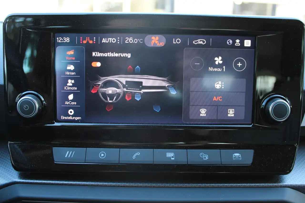 SEAT Leon Sportstourer Style 1.5 eTSI DSG+SHZ+PDC+LED — معرض صور السيارة 12