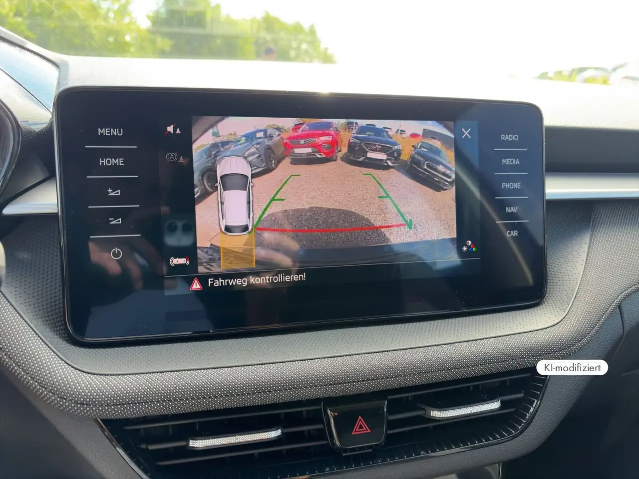 Skoda Fabia AMBITION 1.5 TSI DSG NAVI RFK APP SHZ LED — Galerie du véhicule 16