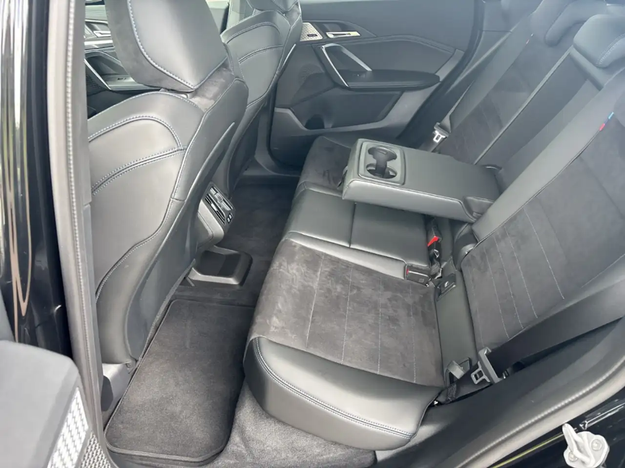 BMW iX1 xDrive30 MSport+AHK+HUD+KAMERA+ACC+ADPT. LED+ — Galerie du véhicule 11