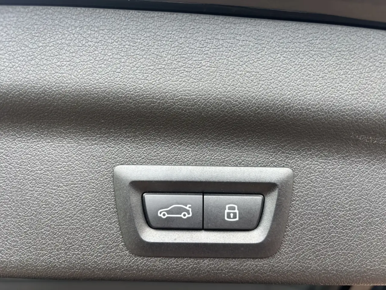 BMW iX1 xDrive30 MSport+AHK+HUD+KAMERA+ACC+ADPT. LED+ — Galerie du véhicule 15