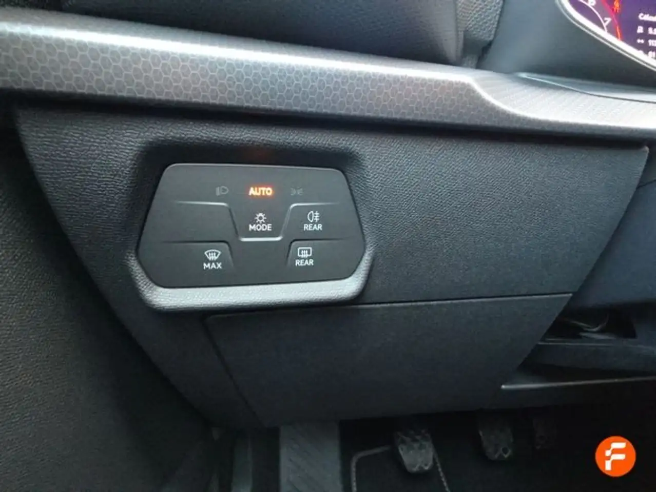 SEAT Leon 1.5 TSI S&S Style 25º Aniversario 115 — Vehicle gallery 20