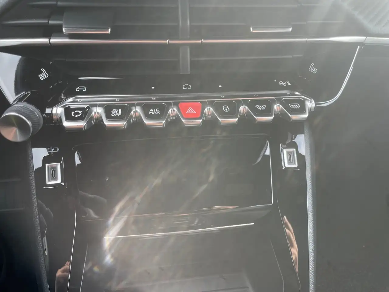 Peugeot 2008 1.2 PureTech 130 Allure LED PDC KlimaA AUT — Galería del vehículo 6