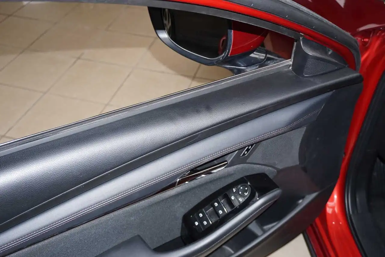 Mazda 3 3 e-SKYACTIV-G 150 M HYBRID EXCLUSIVE-LINE — معرض صور السيارة 16