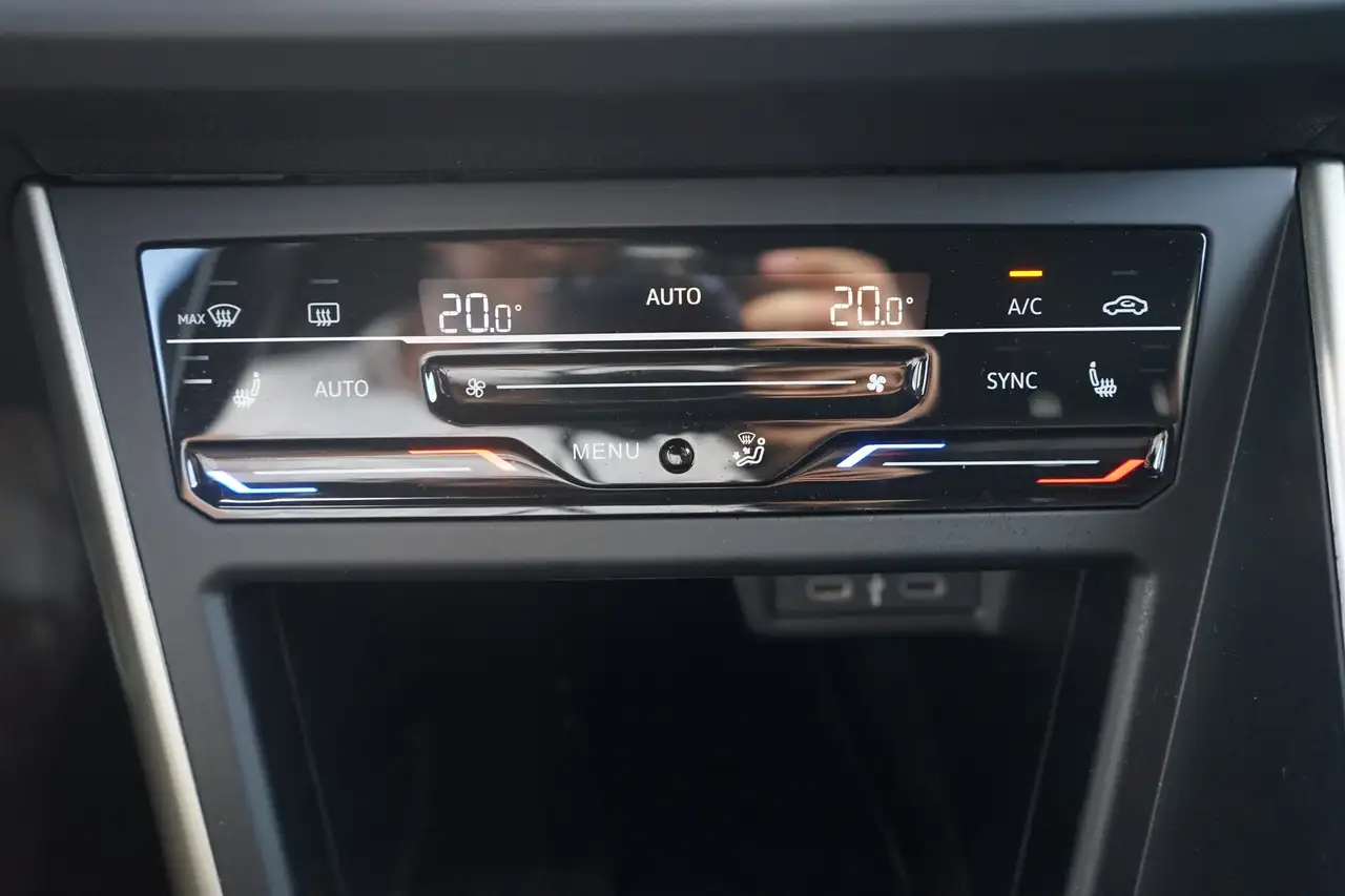 Volkswagen Taigo 1.5 TSI Move DSG Matr LED Navi App-Connect — Galería del vehículo 24