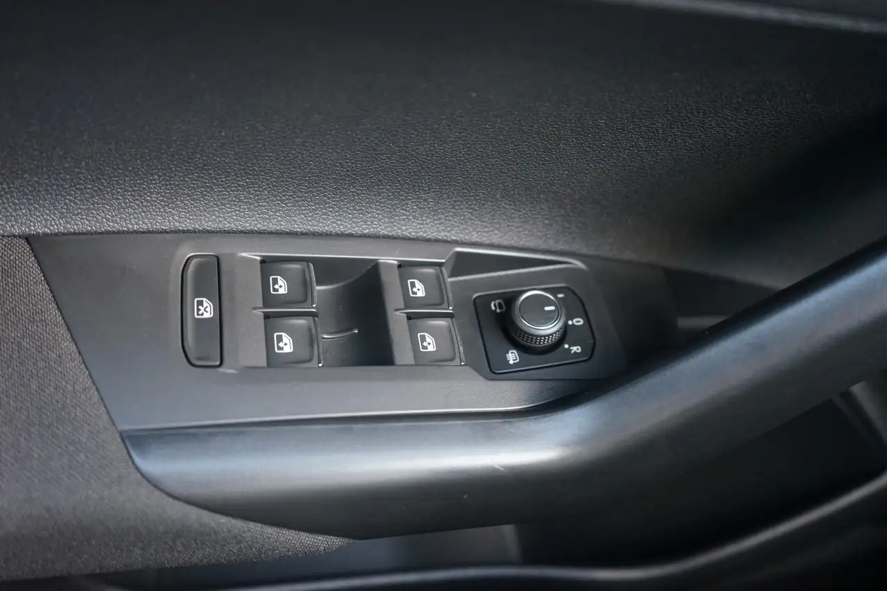 Volkswagen Taigo 1.5 TSI Move DSG Matr LED Navi App-Connect — Galería del vehículo 27