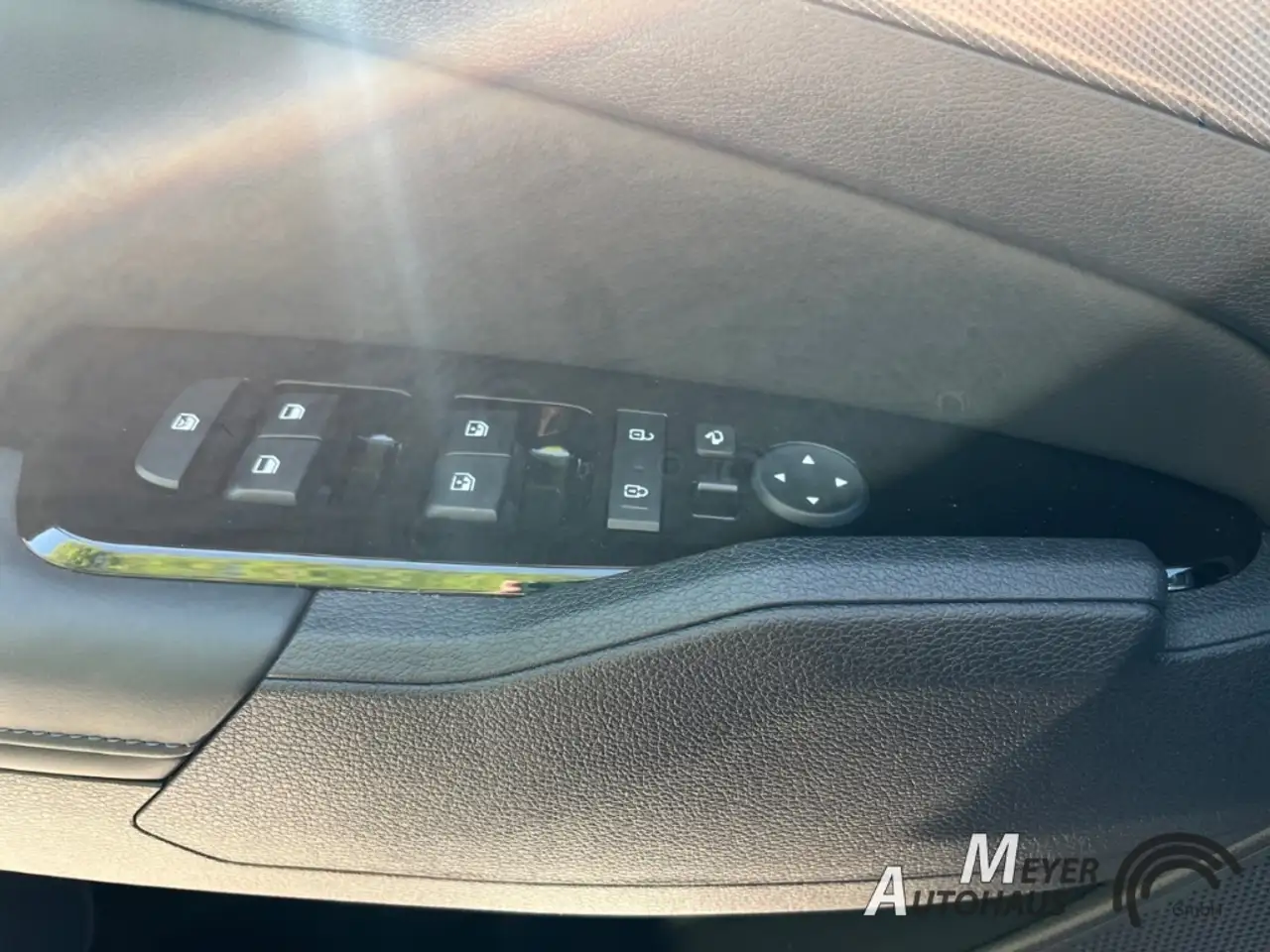 Kia Sportage 1.6T Spirit DCT+Smartkey+induktives Laden+Sitzheiz — Galerie du véhicule 5