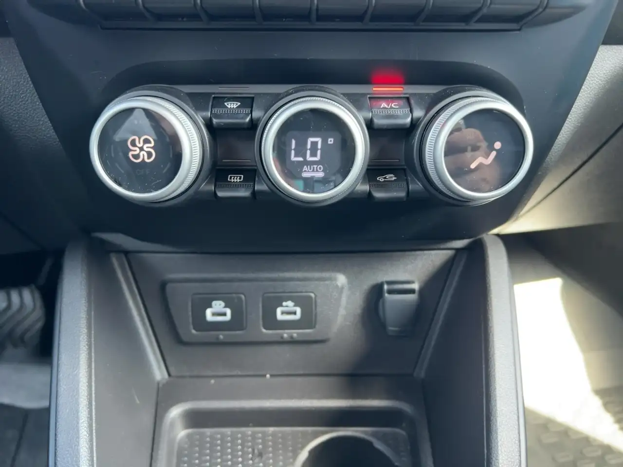 Dacia Duster JOURNEY TCe 150 EDC SITZHEIZUNG — معرض صور السيارة 16
