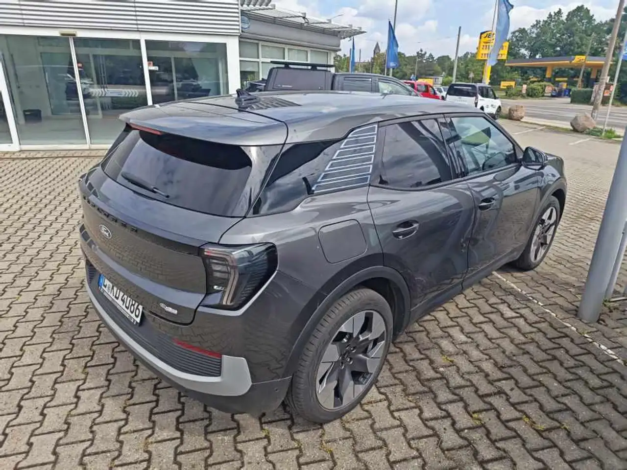 Ford Explorer Premium AWD VOLL 79kW PANO W-PUMPE MASSAGE B&O MAT — معرض صور السيارة 4