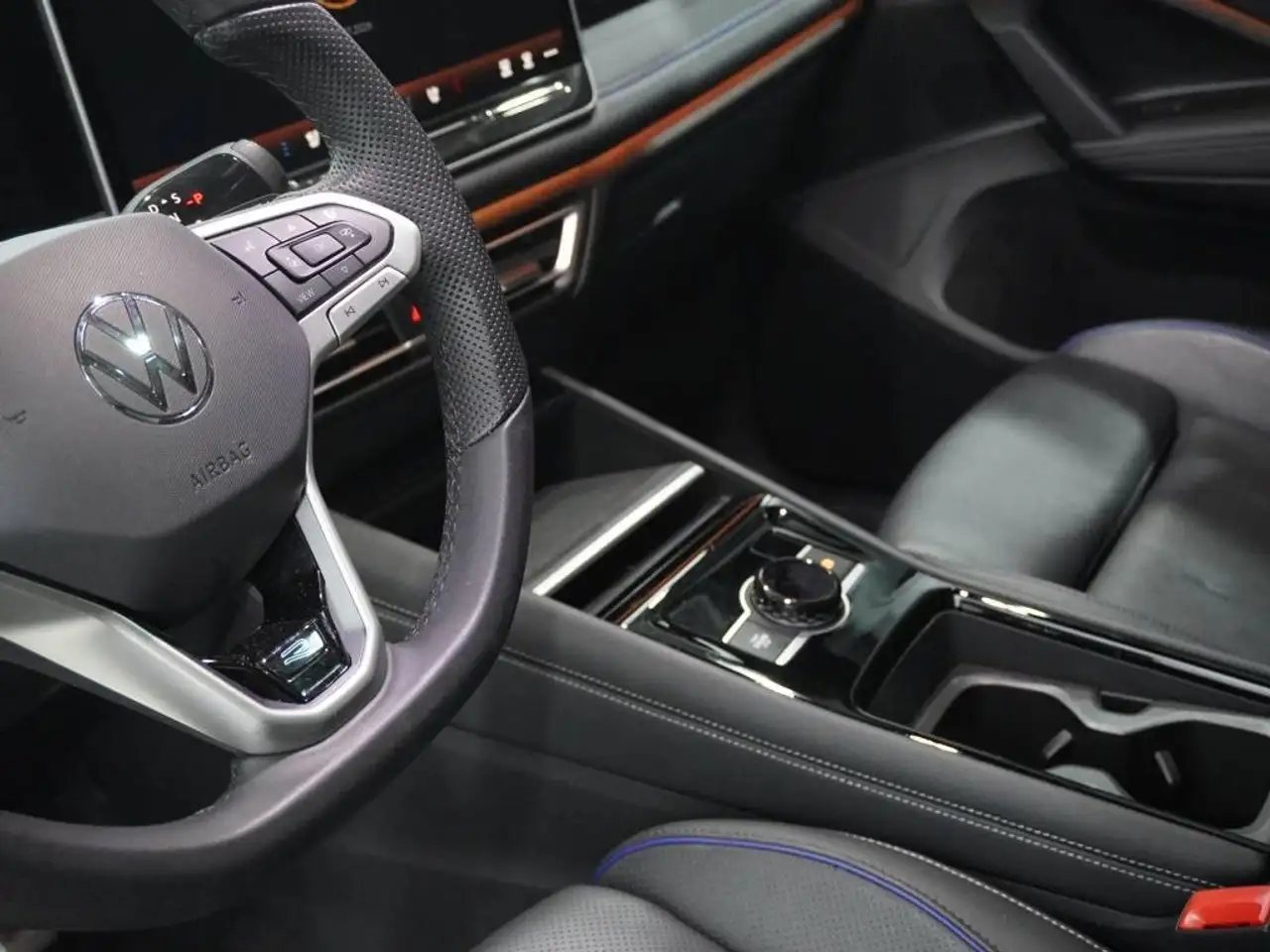 Volkswagen Tiguan 2.0TDI R-Line 4Motion DSG 142kW — Vehicle gallery 12