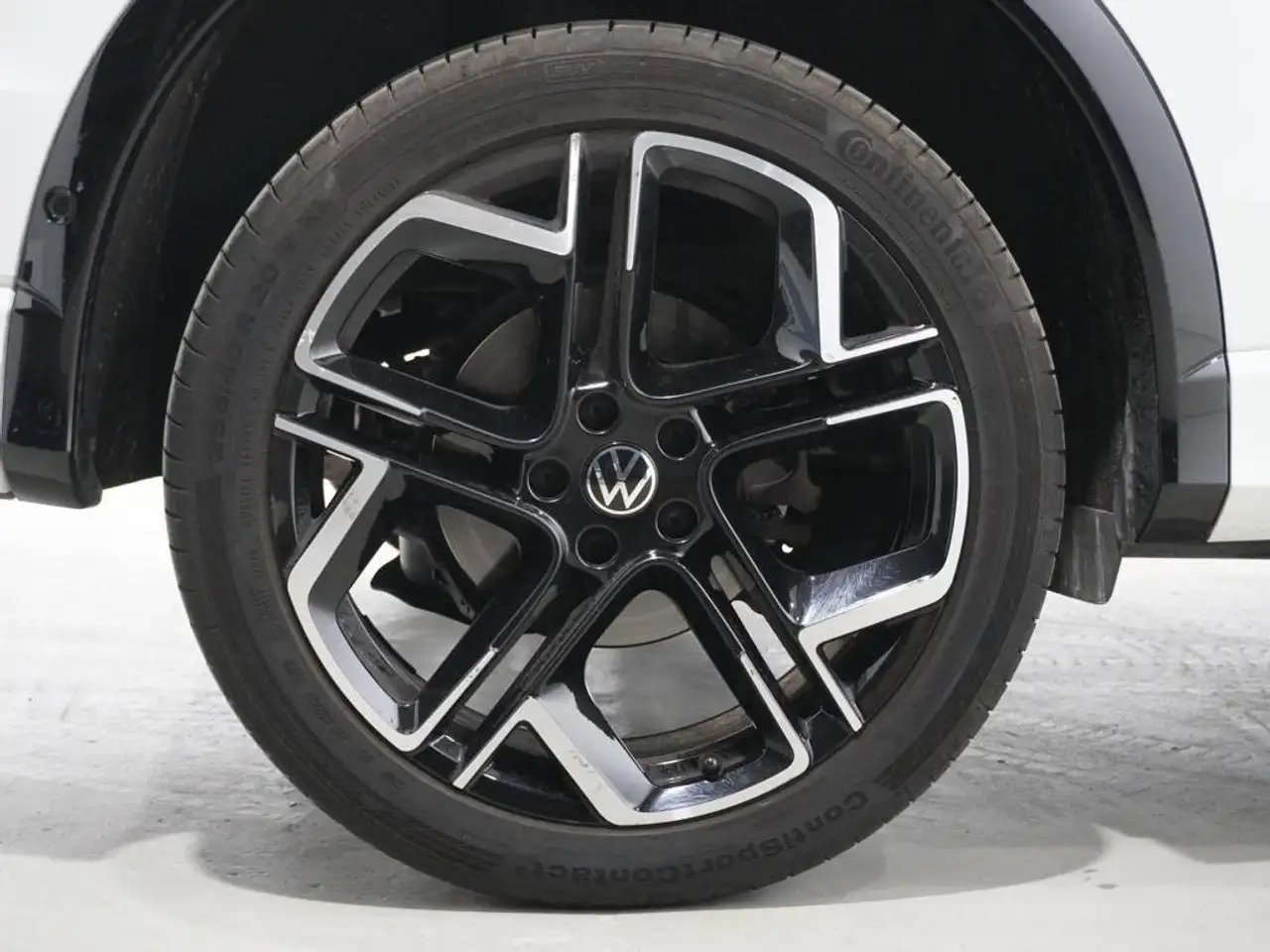 Volkswagen Tiguan 2.0TDI R-Line 4Motion DSG 142kW — Vehicle gallery 8