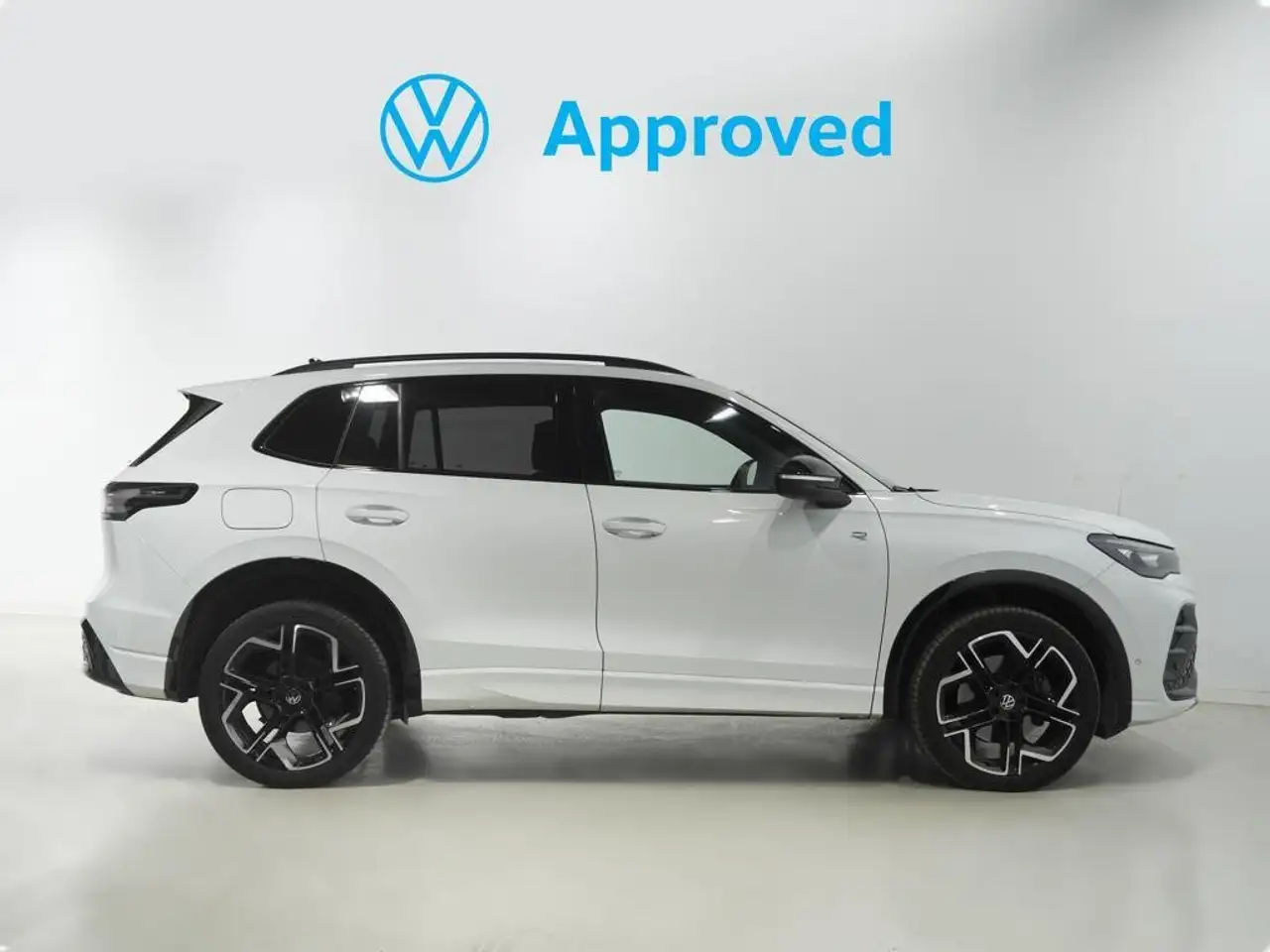 Volkswagen Tiguan 2.0TDI R-Line 4Motion DSG 142kW — Vehicle gallery 3