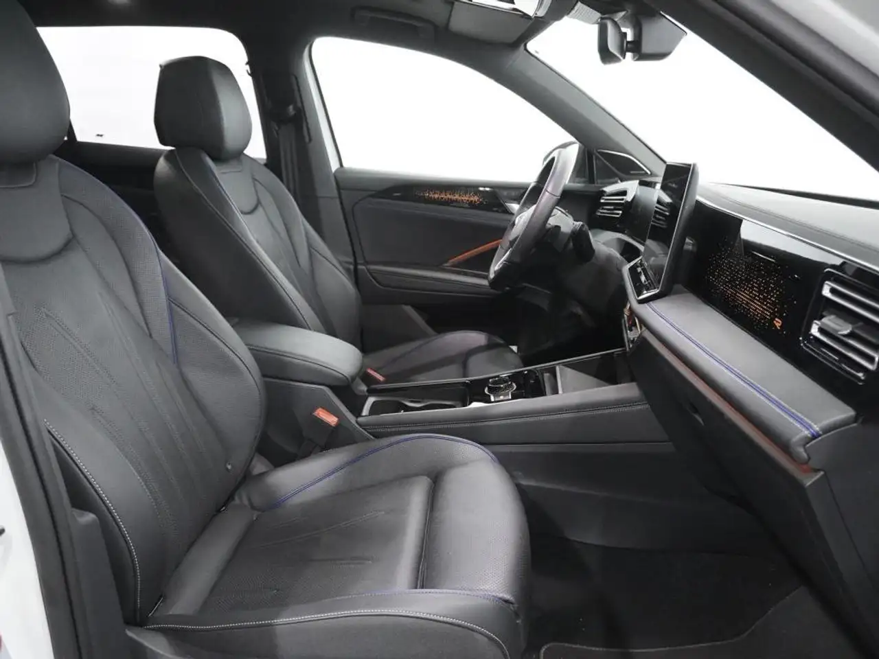Volkswagen Tiguan 2.0TDI R-Line 4Motion DSG 142kW — Vehicle gallery 5