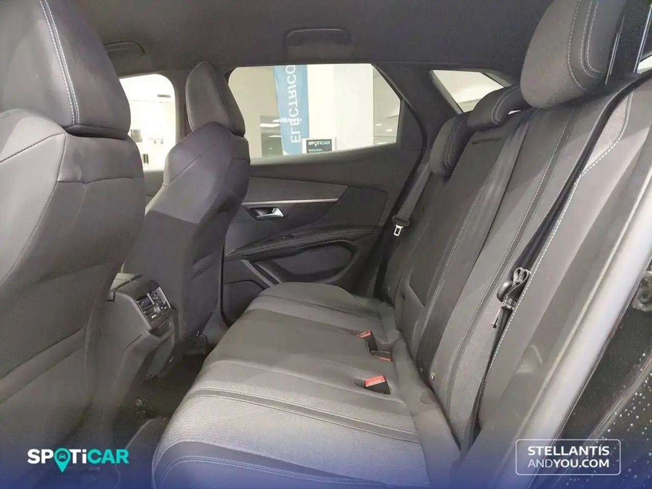 Peugeot 3008 180 e-EAT8 Allure Pack — معرض صور السيارة 4