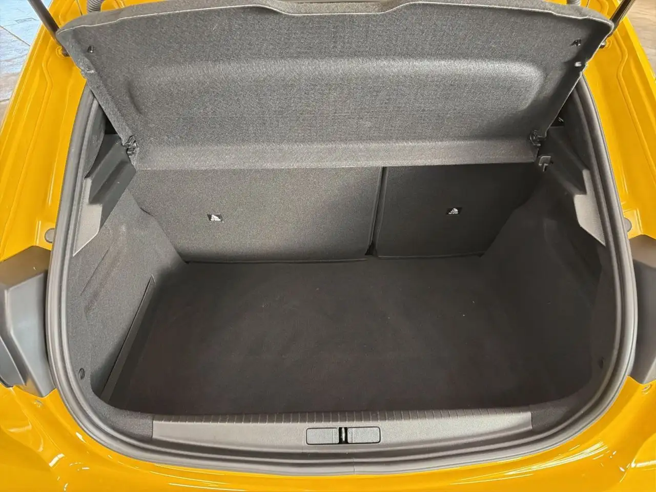 Peugeot 208 Allure+ Elektromotor 136 — Galerie du véhicule 15
