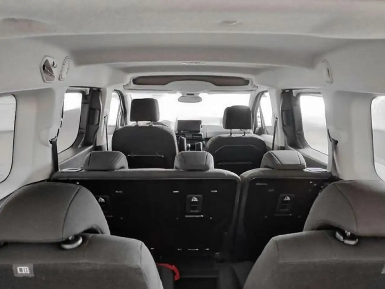 Citroen Berlingo 1.5 BlueHDI 130CV XL Plus 7PAX — معرض صور السيارة 14