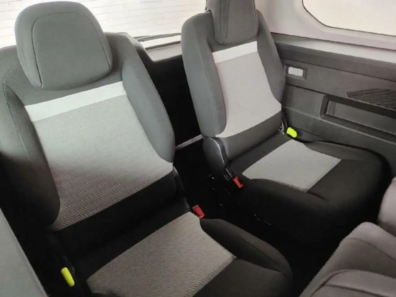Citroen Berlingo 1.5 BlueHDI 130CV XL Plus 7PAX — معرض صور السيارة 13