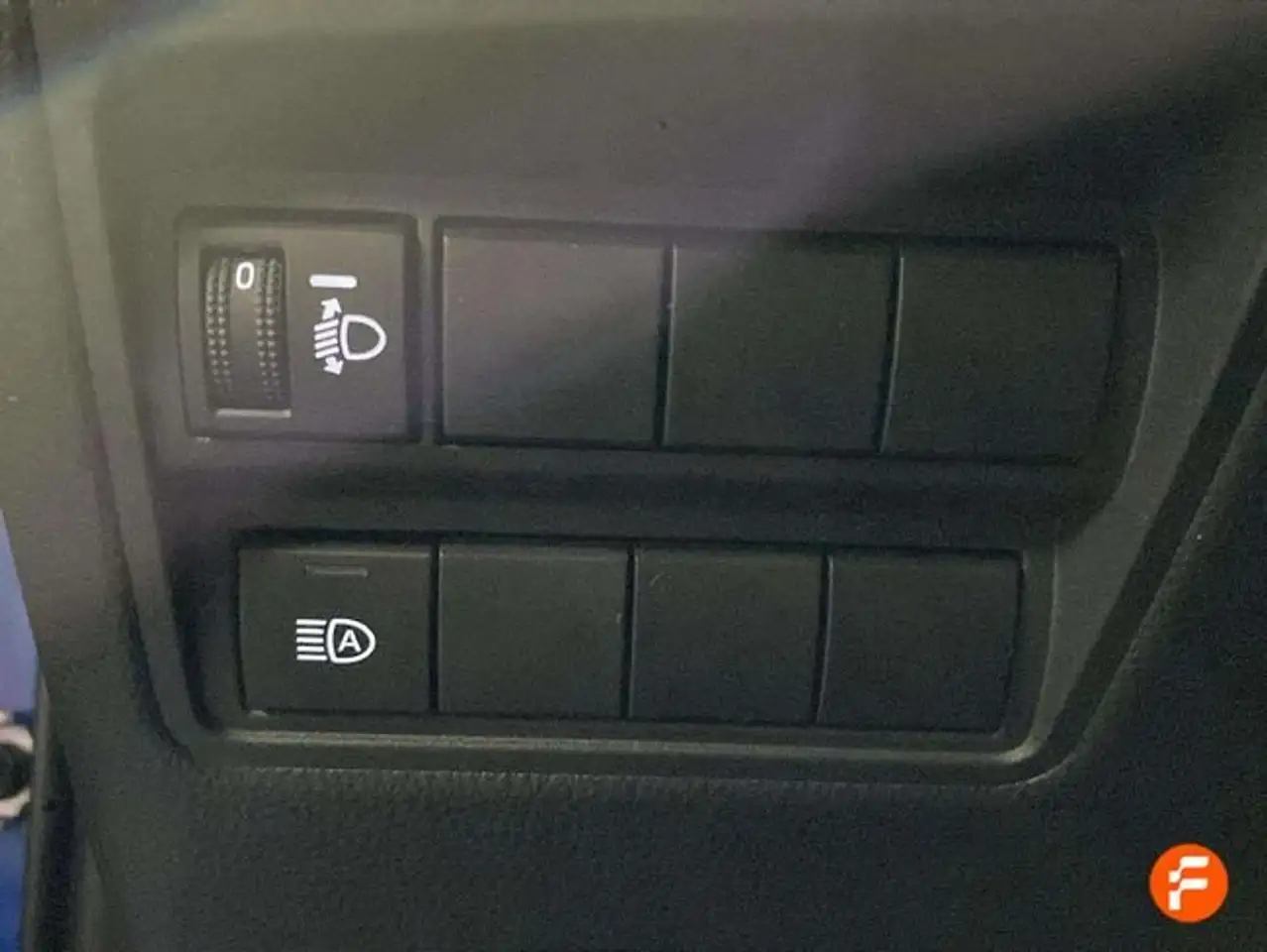 Toyota Yaris 130H 1.5 Premiere Edition — Galería del vehículo 17
