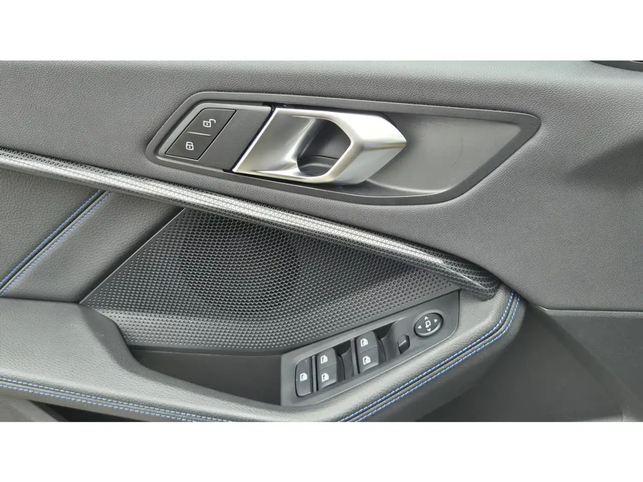 BMW 118 i M-Sport PANO+KAM+LED+NAVI+SHZG — Vehicle gallery 14