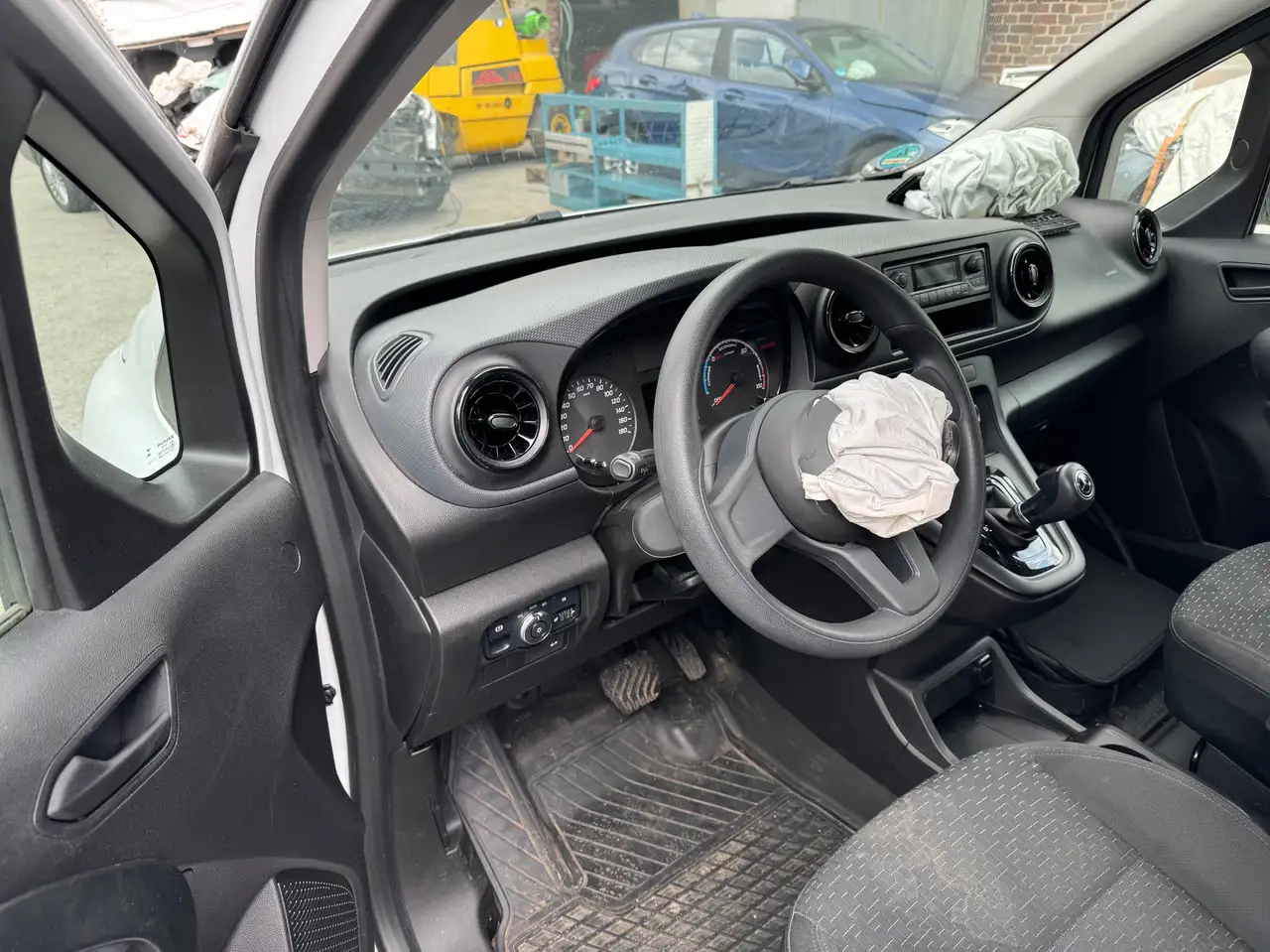 Mercedes-Benz Citan eCitan Automatik Klimaautomatik Anhängerkupplung 1. Hand PDC — Vehicle gallery 9