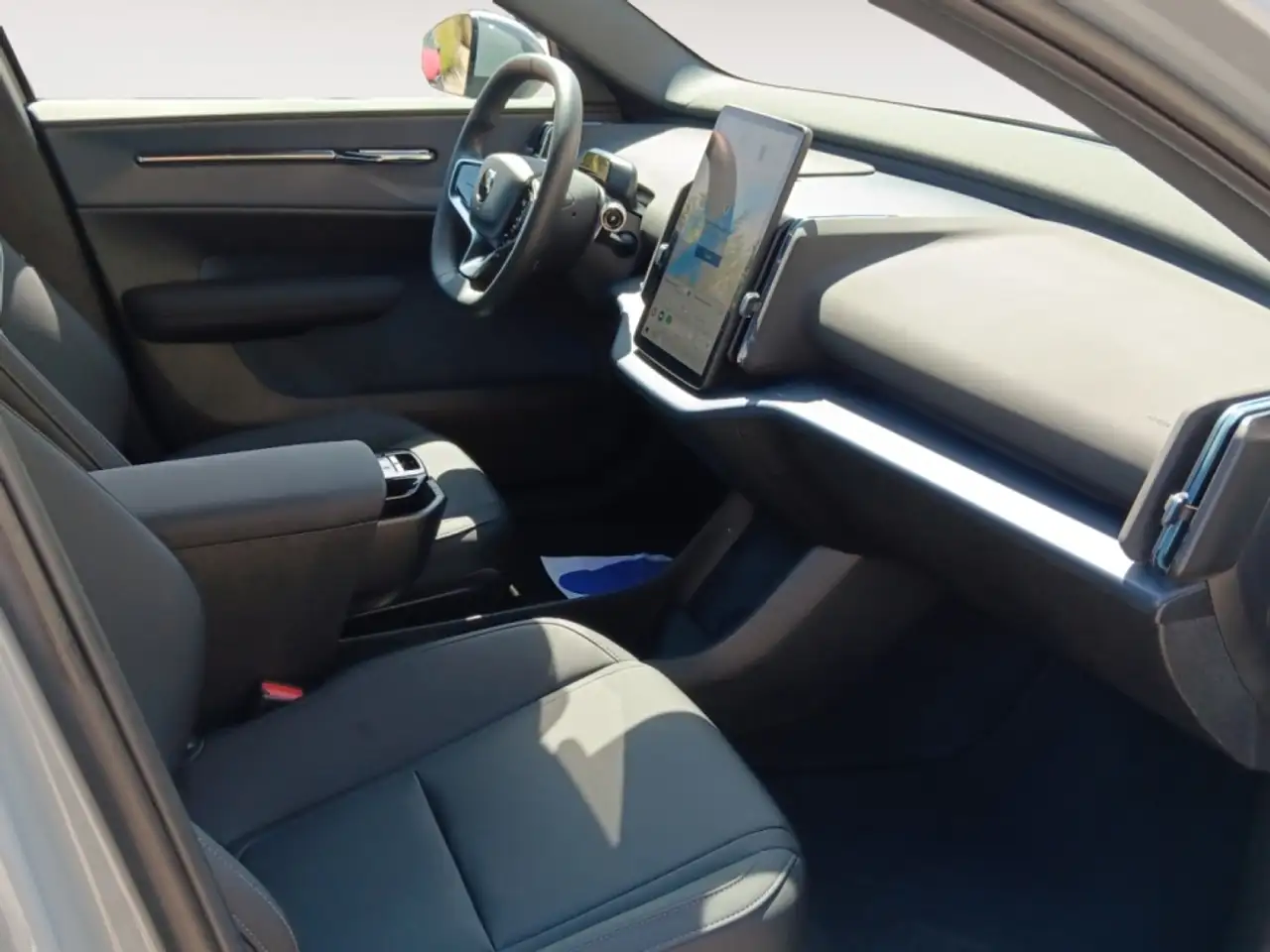 Volvo EX30 TODOTERRENO BEV 51KWH SINGLE MOTOR CORE 272 5P — معرض صور السيارة 5