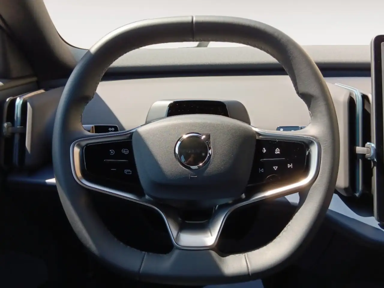 Volvo EX30 TODOTERRENO BEV 51KWH SINGLE MOTOR CORE 272 5P — معرض صور السيارة 8