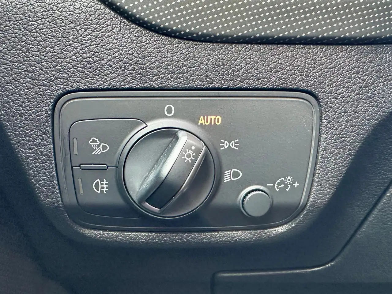 Audi Q2 35TFSI S-tronic S LINE MATRIX LEDER AHK ACC — معرض صور السيارة 17