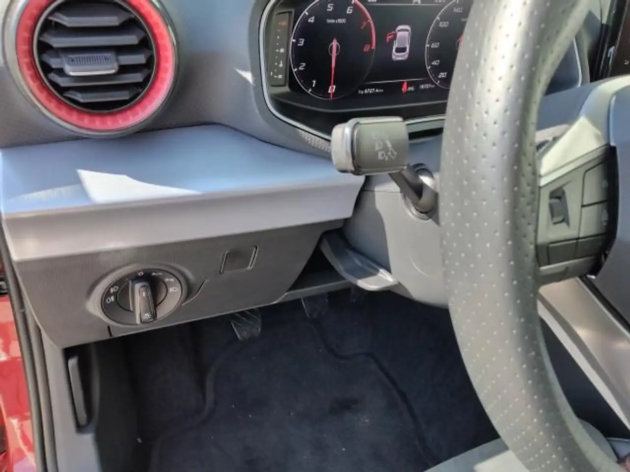 SEAT Ibiza IBIZA FR 1.0 TSI VOLL-LED PANORAMADACH EPH DAB+ — معرض صور السيارة 15