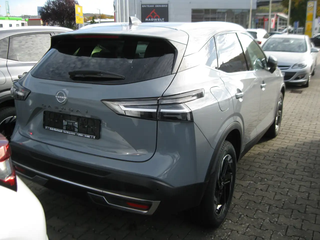 Nissan Qashqai N-Connecta — Vehicle gallery 3