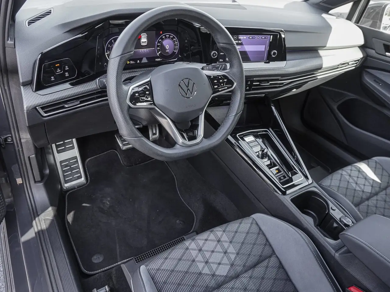 Volkswagen Golf 1.5 eTSI DSG R-Line LED AMBIENTE SHZ ALU — معرض صور السيارة 9