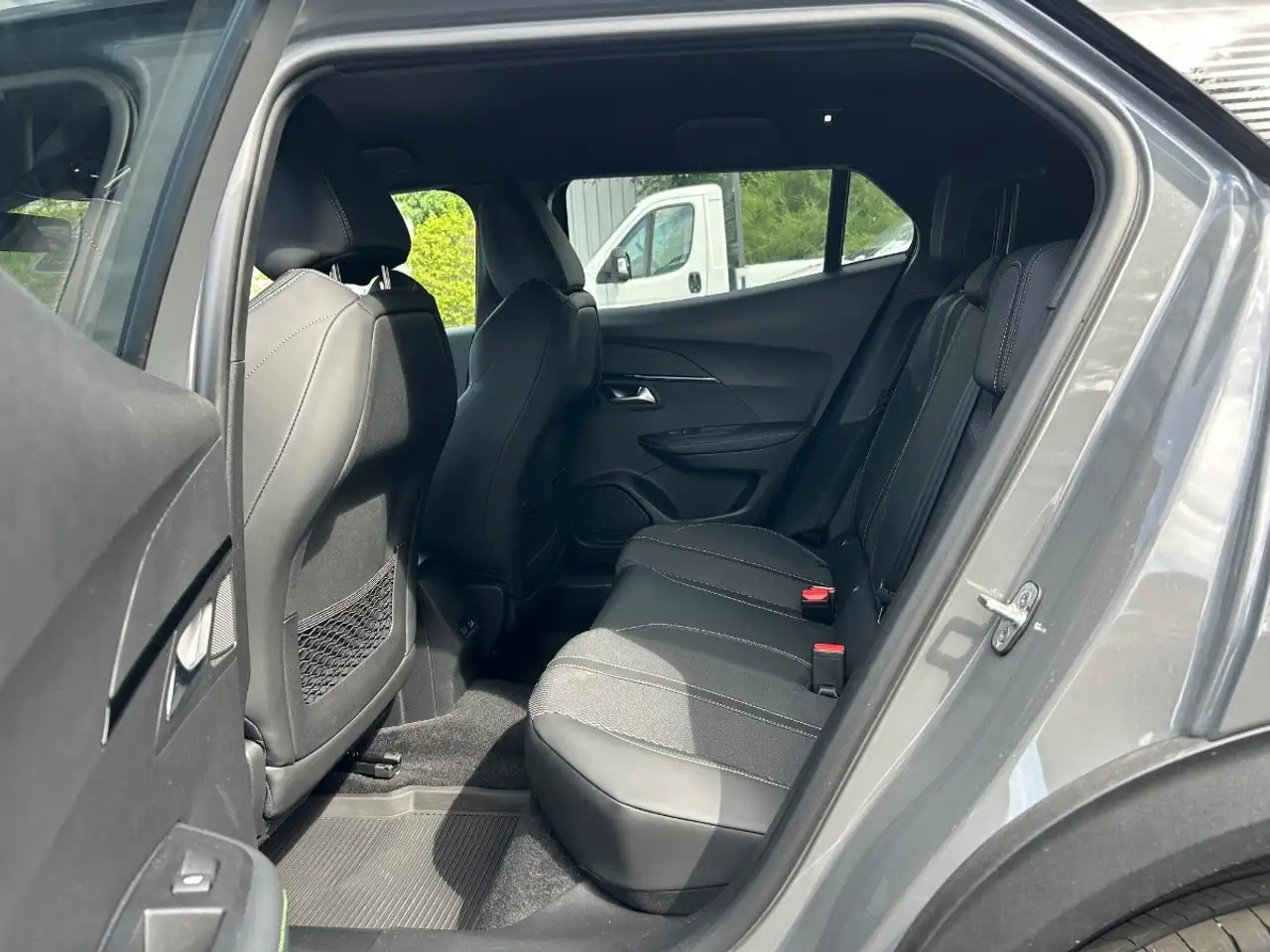 Peugeot 2008 1.2 PureTech 130 GT LED+Navi+360+Kam.+LM — Vehicle gallery 9