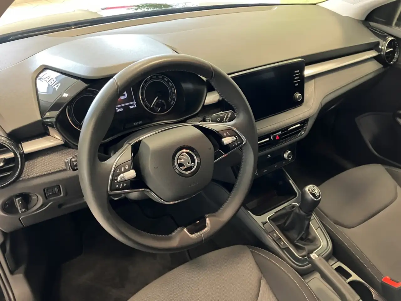 Skoda Fabia Selection +LED+SHZ+NS+Lenkradheizung+Apple Car Pl — Galería del vehículo 10