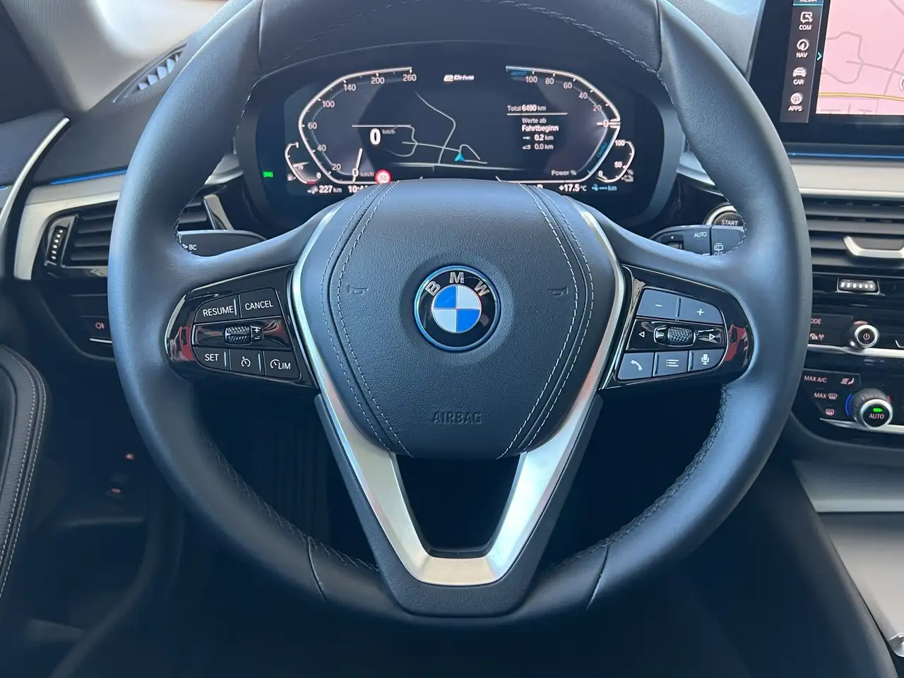 BMW 530 e Touring Laser RFK HUD Pano Keyless — Vehicle gallery 12