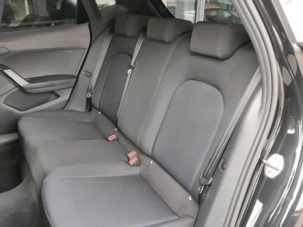 SEAT Ibiza IBIZA FR 1.0 TSI NAVI SITZH. EINPARKH. TEMPOMAT — Vehicle gallery 24