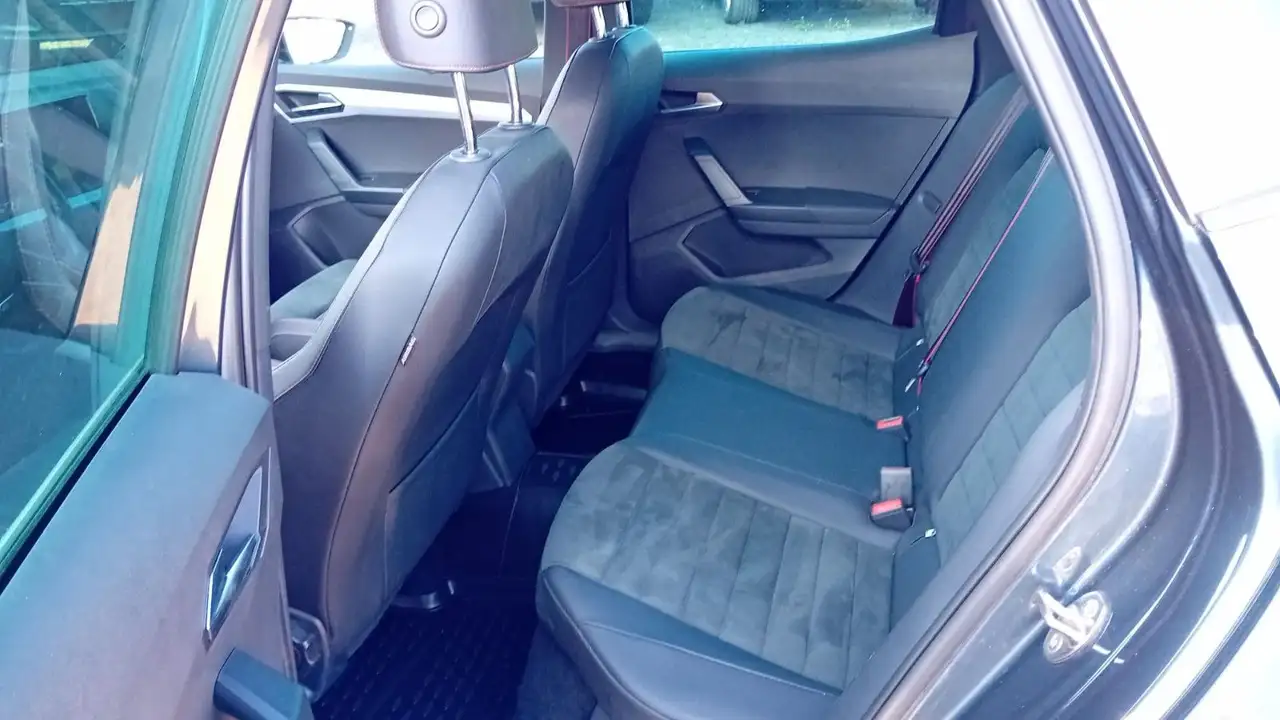 SEAT Arona FR 1,5TSI+DSG-Automatik+Navi+Kamera+Sitzh. — Galería del vehículo 9