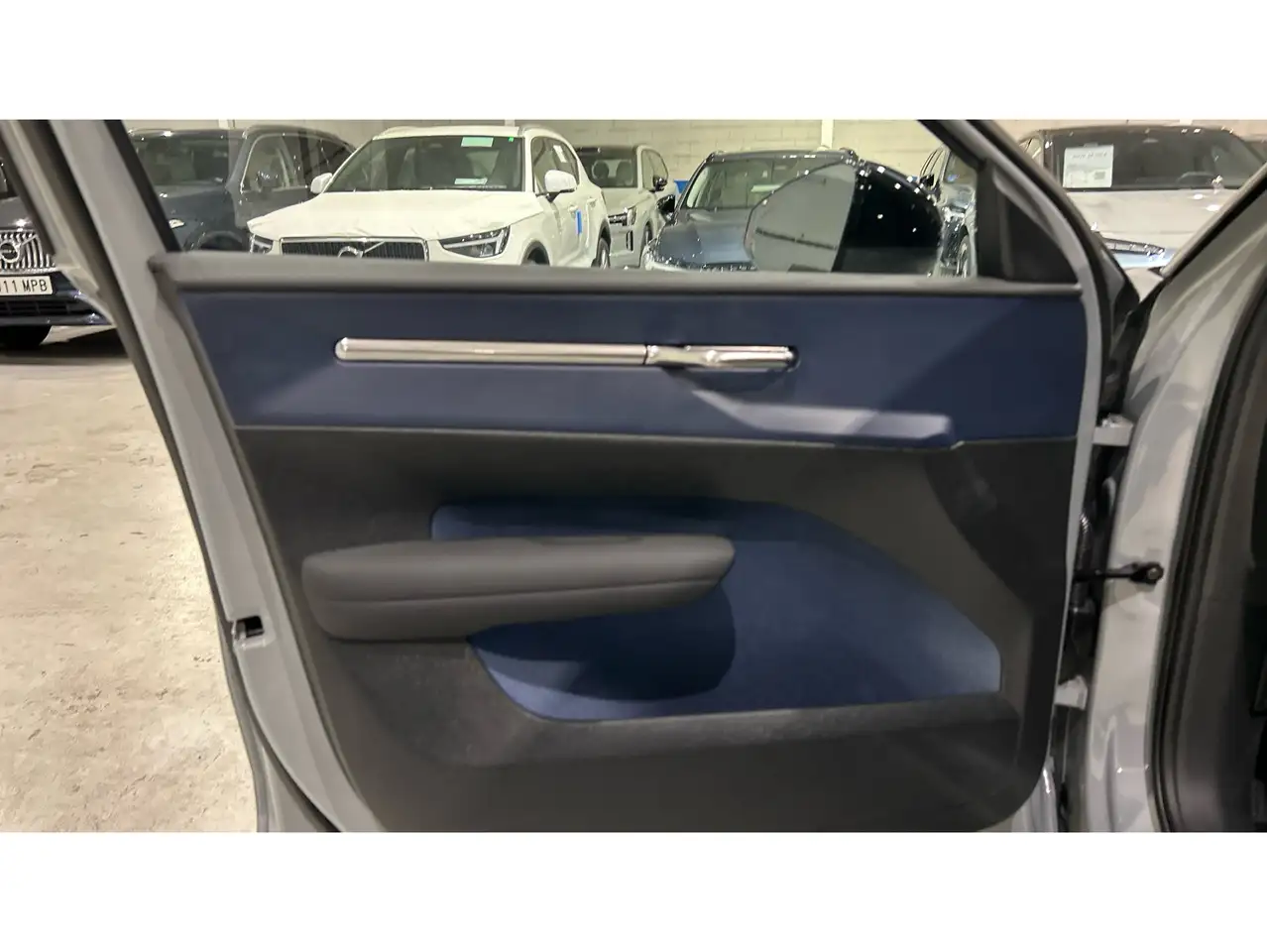 Volvo EX30 Single Extended Range Ultra RWD — Vehicle gallery 24