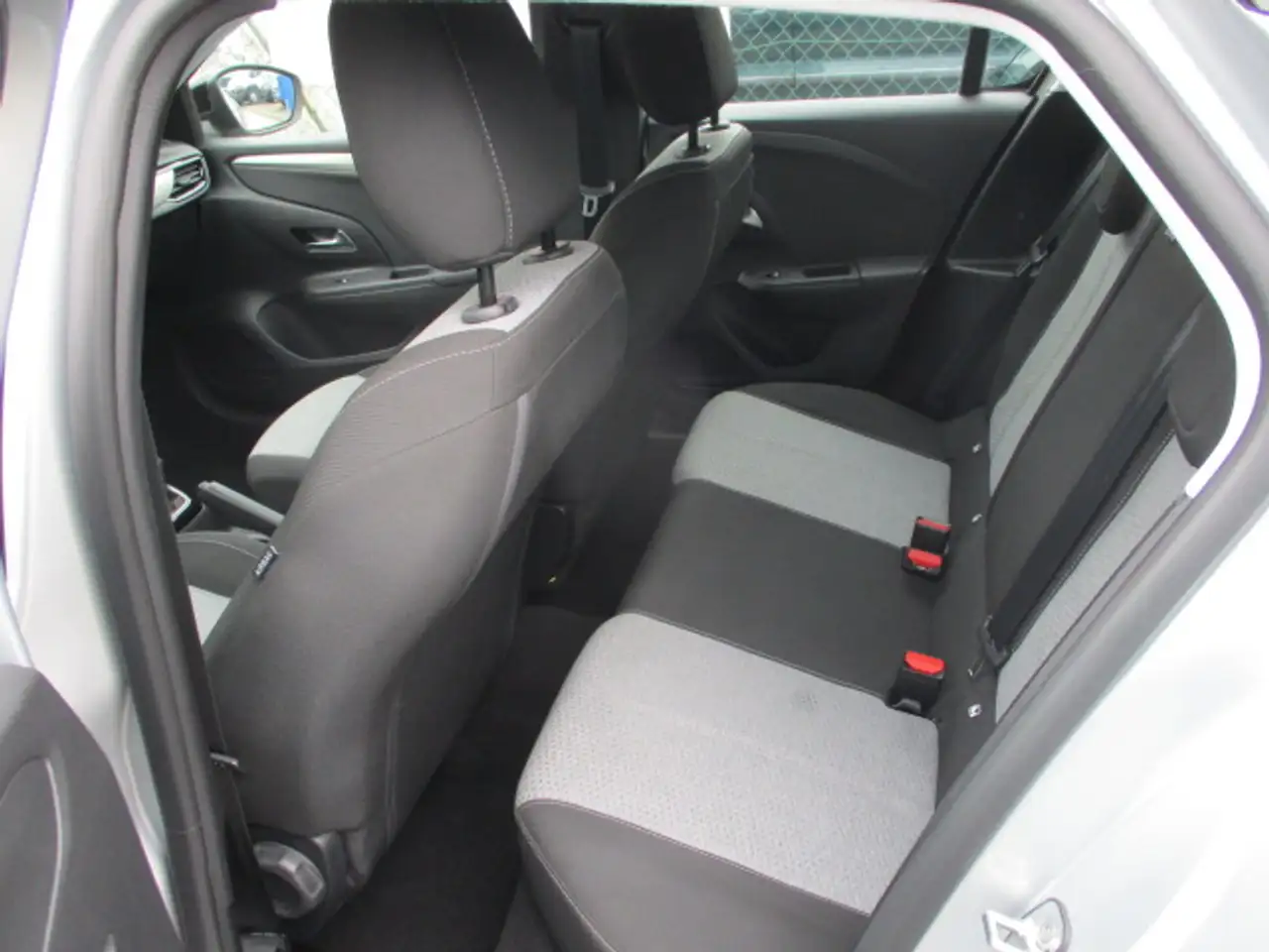 Opel Corsa F.1.2i. Facelift. Klima. Sitzheizung. PDC. Wenig KM. — Galería del vehículo 8