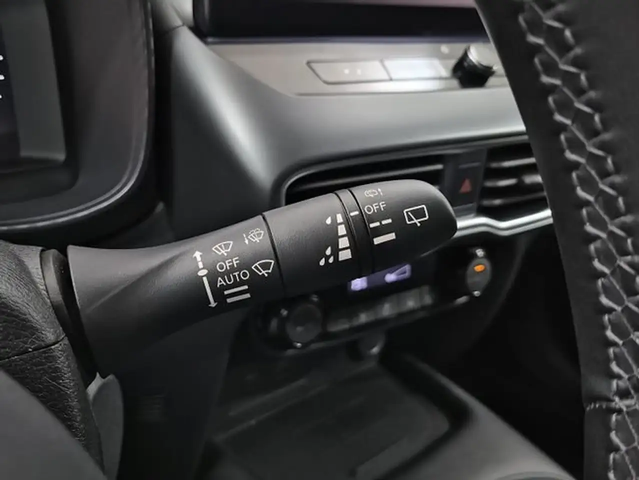Nissan Juke DIG-T 84 kW (114 CV) 6M/T N-Connecta — معرض صور السيارة 15