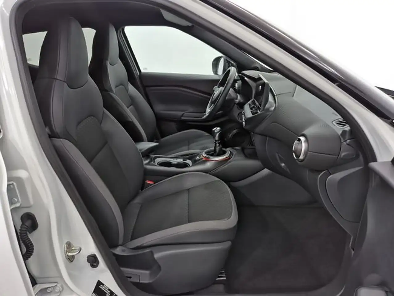 Nissan Juke DIG-T 84 kW (114 CV) 6M/T N-Connecta — معرض صور السيارة 7