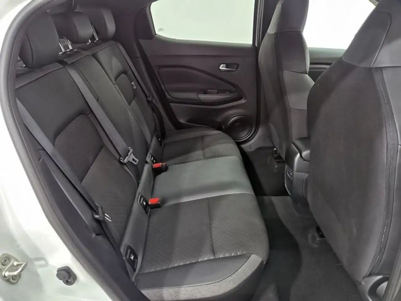 Nissan Juke DIG-T 84 kW (114 CV) 6M/T N-Connecta — معرض صور السيارة 8
