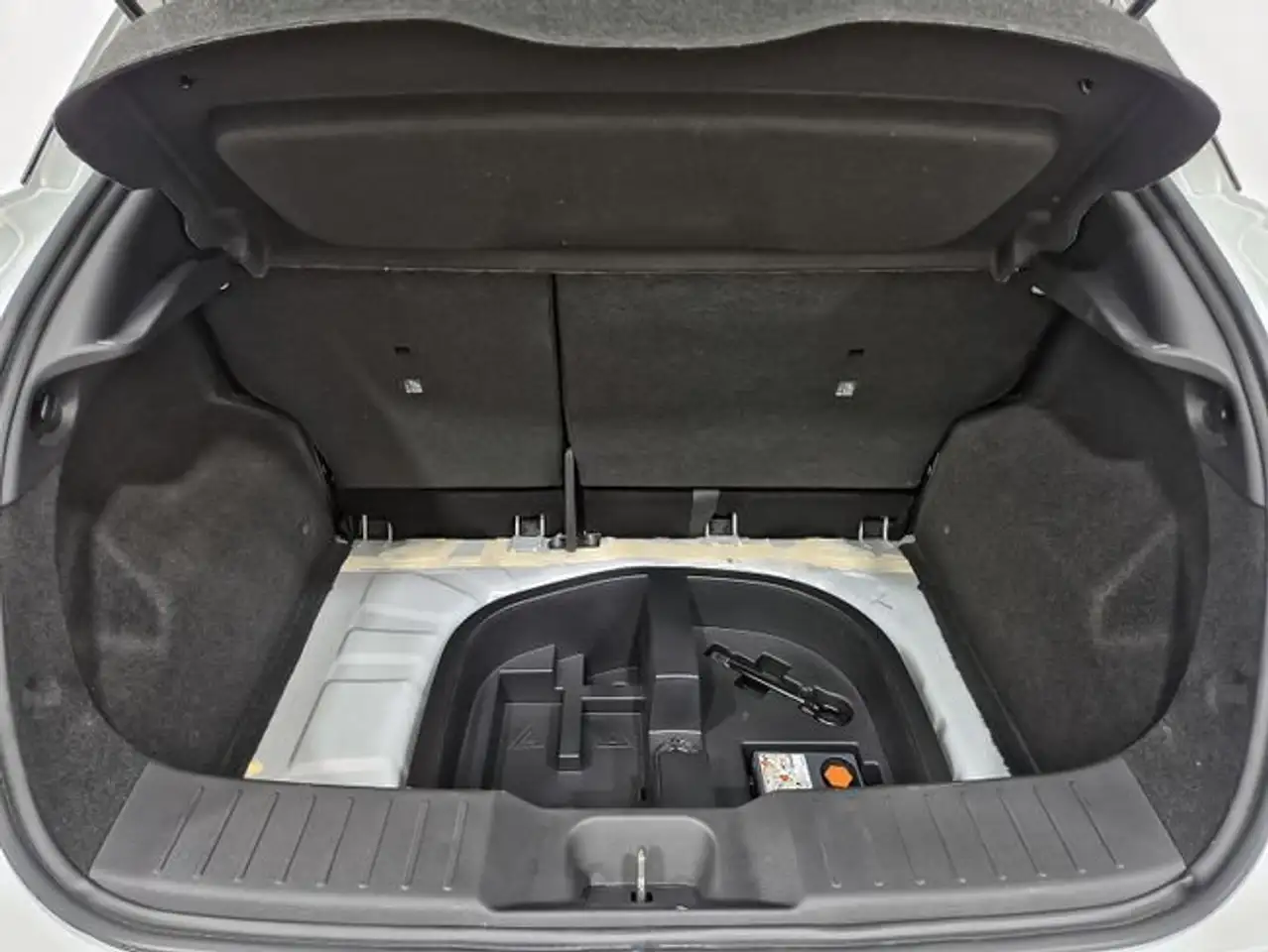 Nissan Juke DIG-T 84 kW (114 CV) 6M/T N-Connecta — معرض صور السيارة 31