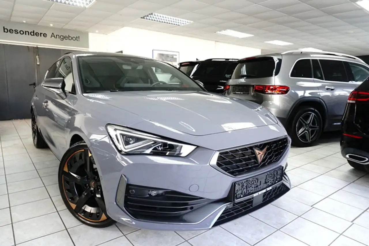CUPRA Leon VZ 00 DSG PANO MATRIX ACC BEATS DCC MEMORY — Berlin-Reinickendorf