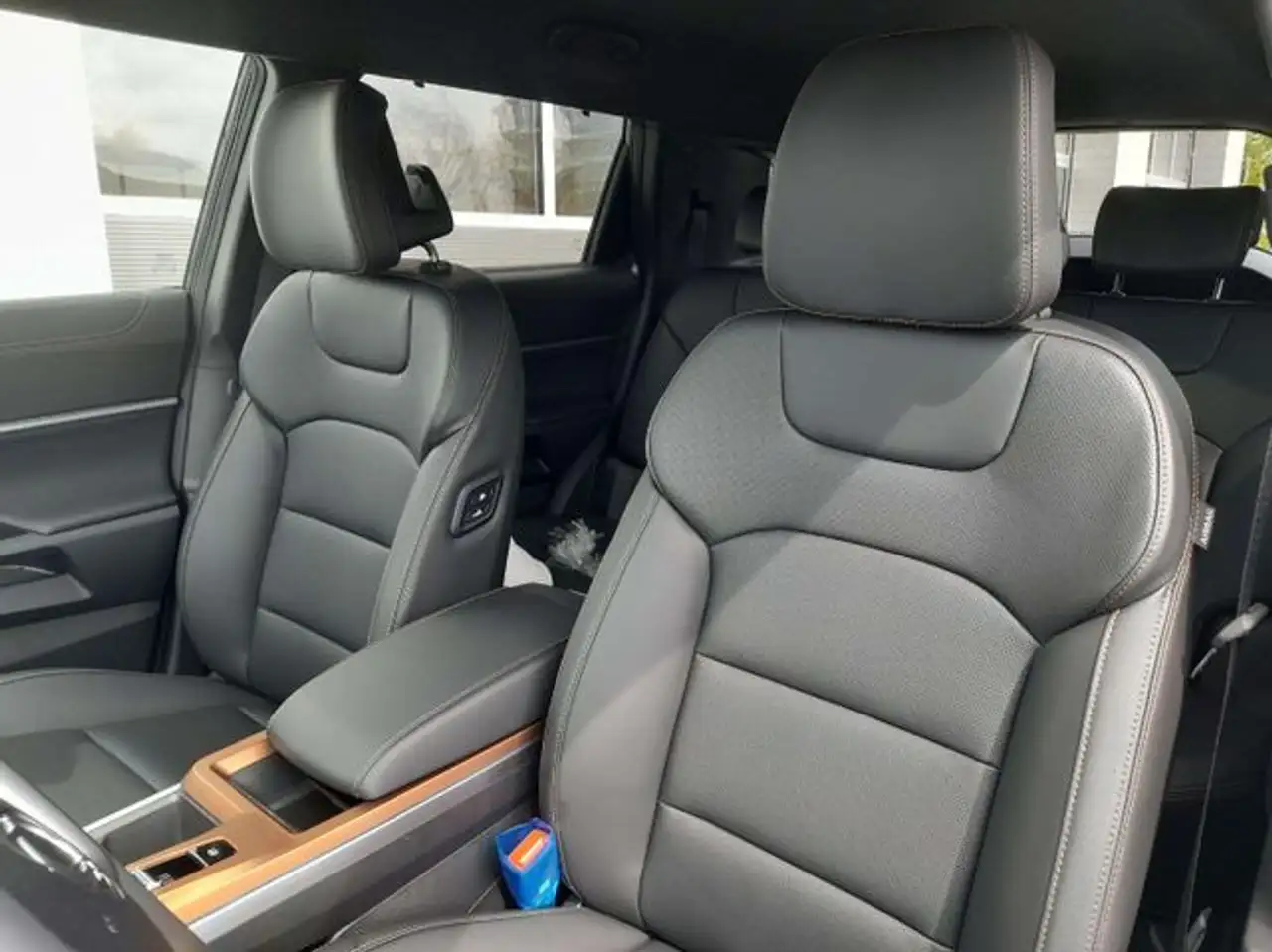 SsangYong Torres EVX Platinum 72kWh Wärmepumpe Sitzbelüftu — Vehicle gallery 8